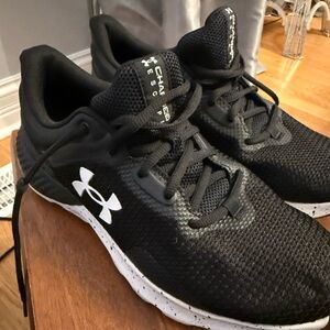 Under Armour Black and White Running Shoes size 7